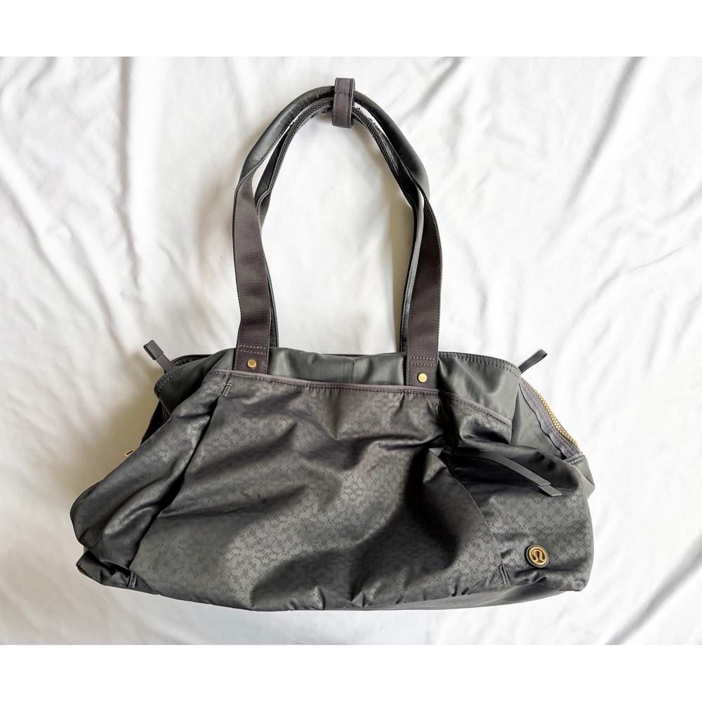Lululemon Urban Warrior Duffel Gym Yoga Bag Grey Pink Interior Preowned